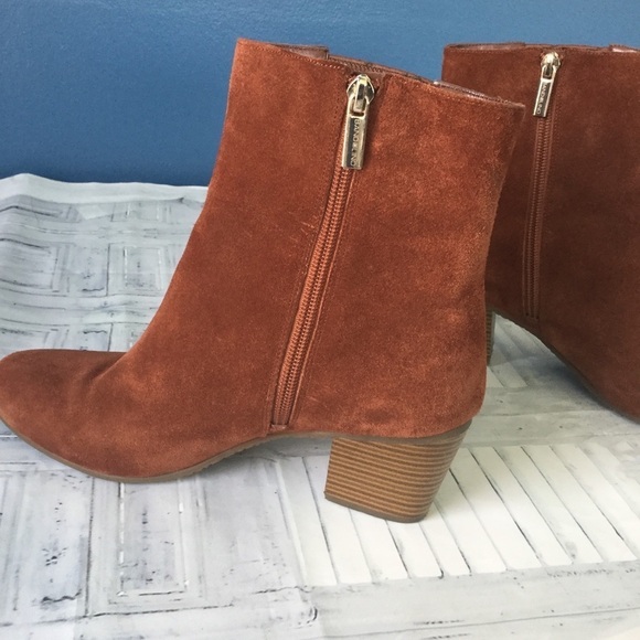 Bandolino Brown Leather Booties - Picture 3 of 10